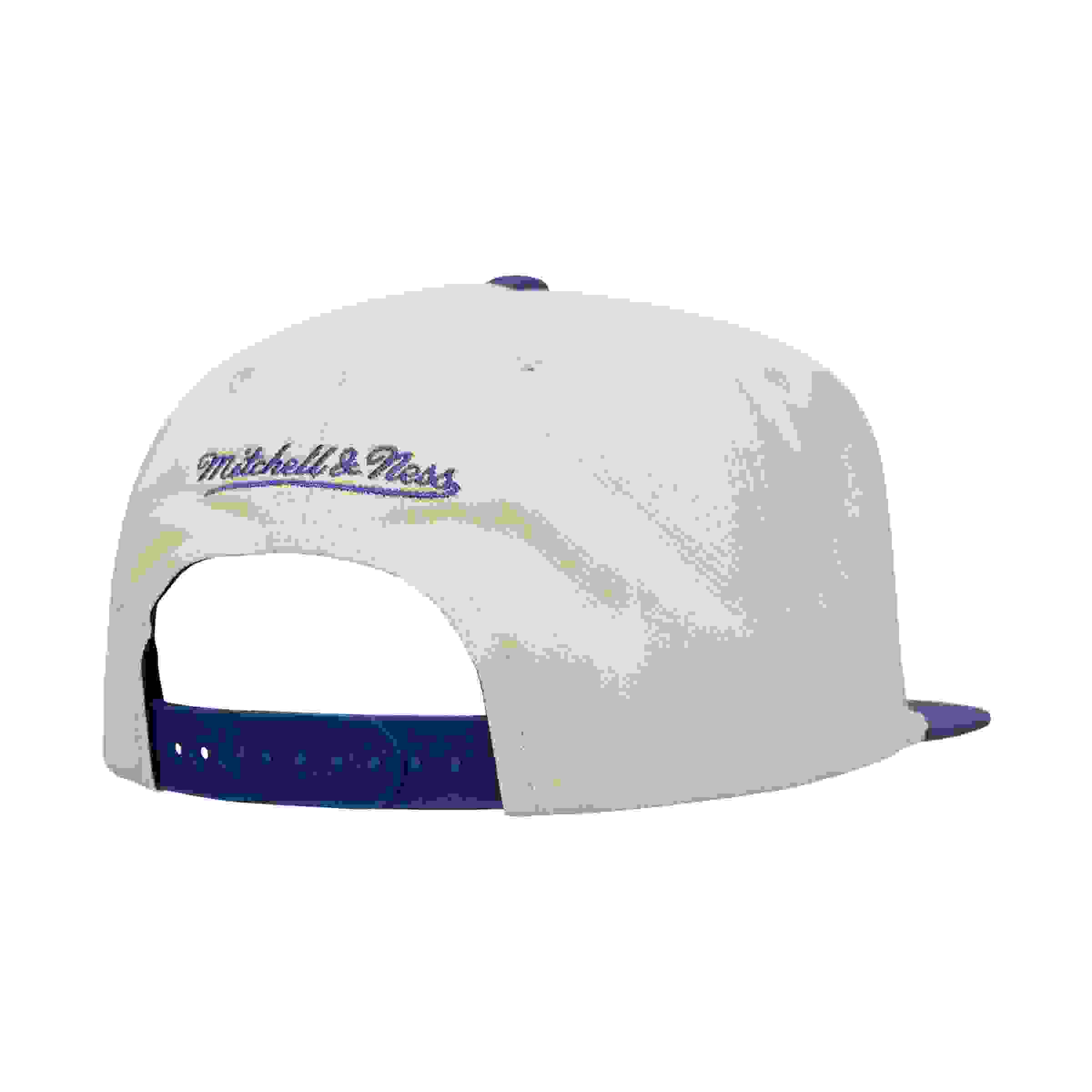 Mitchell & Ness Atlanta Braves Cityscape Cream Snapback Hat